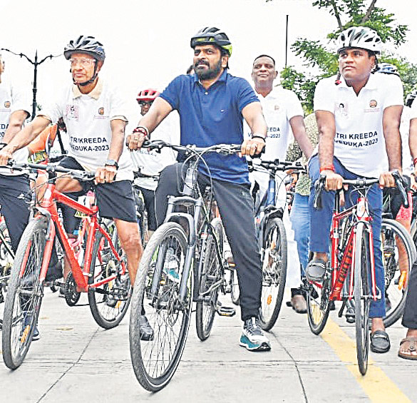 Tri Sports Festival: ట్రై స్పోర్ట్స్‌ ఫెస్టివల్‌లో పాల్గొన్న క్రీడాశాఖ మంత్రి శ్రీనివాస్‌‌గౌడ్‌