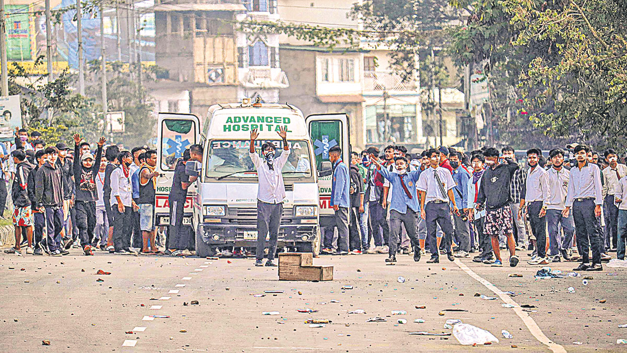 మణిపూర్: మణిపూర్ మొత్తం అల్లకల్లోలంగా ఉంది