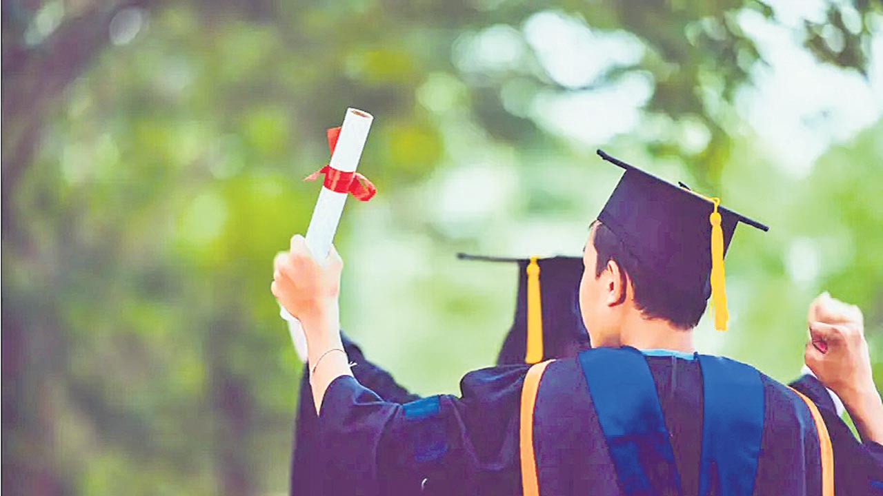 నాలుగేళ్ల డిగ్రీ ఉంటే ఒక సంవత్సరంలో పీజీ