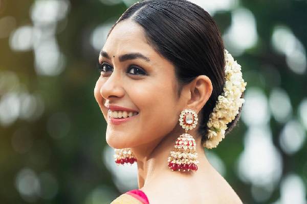 నా పేరు మర్చిపోవడం సరైంది: మృణాల్ ఠాకూర్‌తో ఒక ఇంటర్వ్యూ
