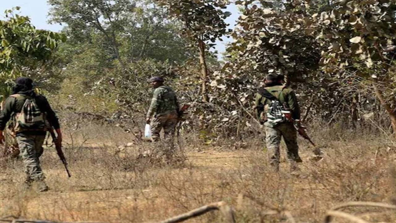 CRPF క్యాంపుపై నక్సల్స్ దాడి |  సీఆర్పీఎఫ్ క్యాంపుపై నక్సల్స్ దాడి