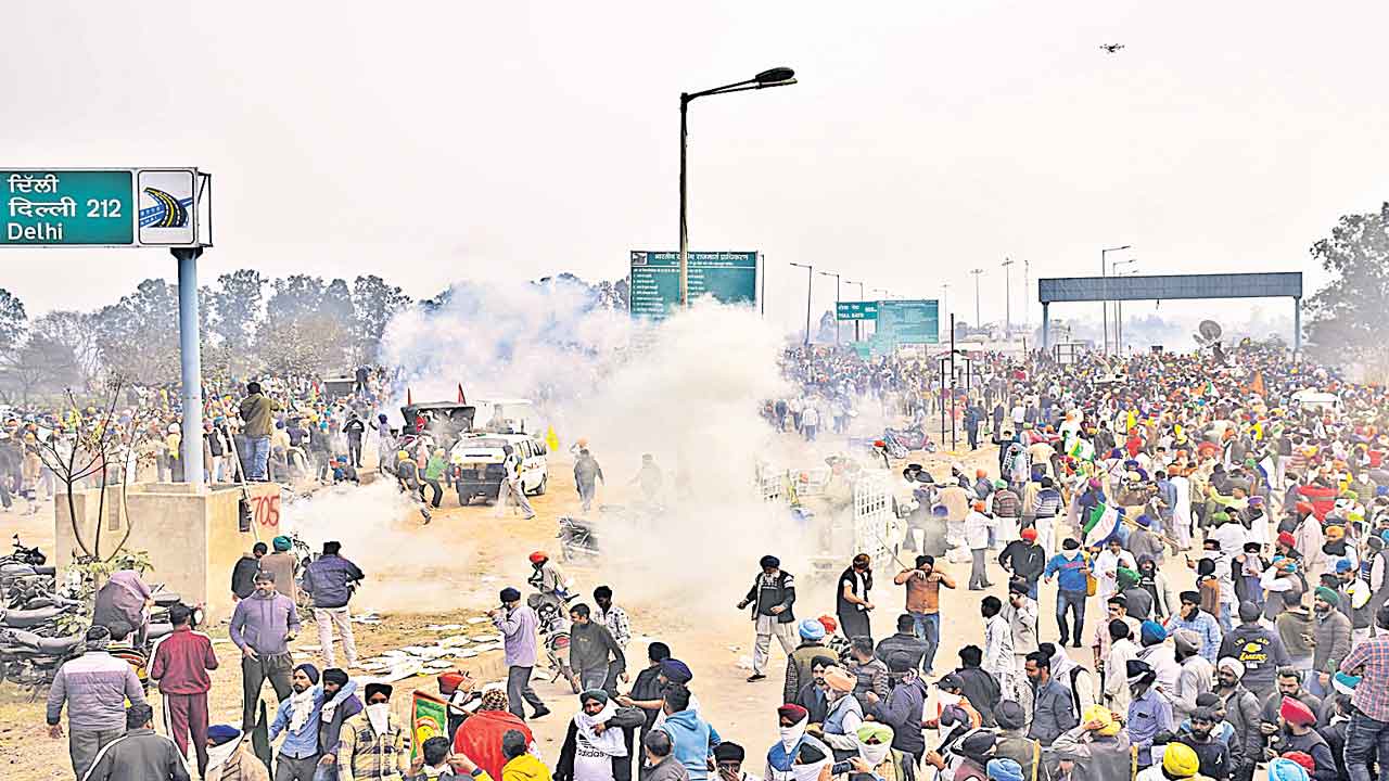 రైతుల ‘చలో ఢిల్లీ’ టెన్షన్ రైతుల ‘చలో ఢిల్లీ’ టెన్షన్